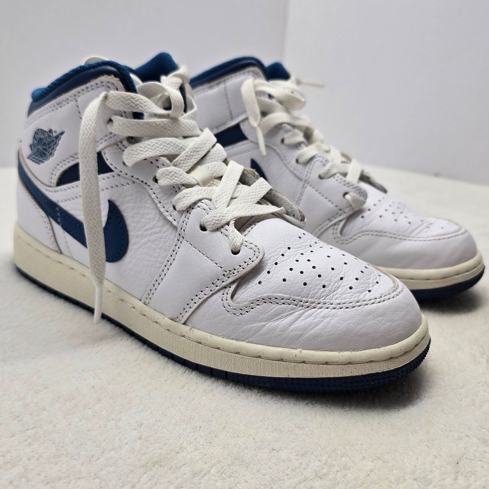 Jordan Air Jordan 1 Mid Midnight Navy White Streetwear Kids Sneaker 4Y - Picture 6 of 12